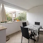 Apartment 1 Bedroom Cozy In *