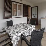 公寓 1 Bedroom Cozy In 波雷奇