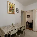 1 Bedroom Cozy In Apartment