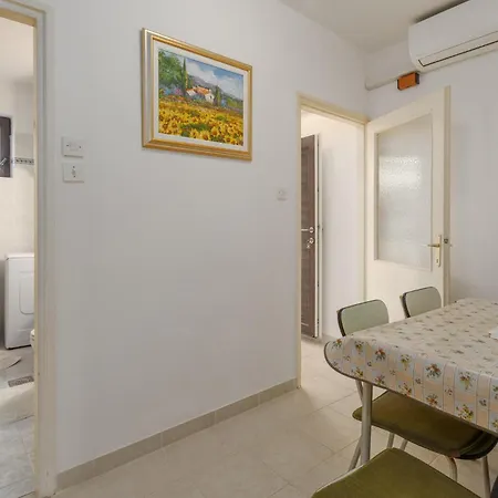1 Bedroom Cozy In *