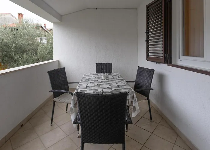 1 Bedroom Cozy In Appartement