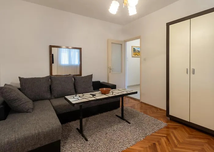 1 Bedroom Cozy In *