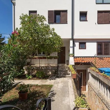 Apartment 1 Bedroom Cozy In Poreč