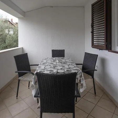 1 Bedroom Cozy In Apartment