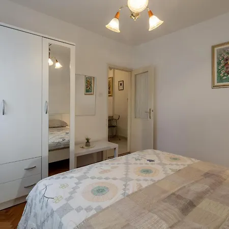Apartment 1 Bedroom Cozy In *